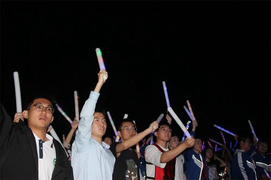 行远思恩 ——章丘五中2020级学生毕业典礼暨2023届毕业生送考晚会