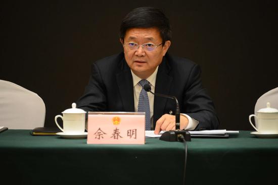 佘春明与代表委员审议讨论政府工作报告