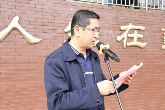 活动最后,历城二中党委书记,校长李新生向历城区人民武