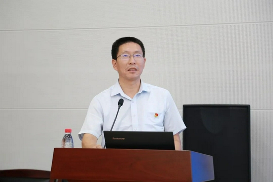 教育 > 正文  最后,历城二中执行校长李矿水讲话.