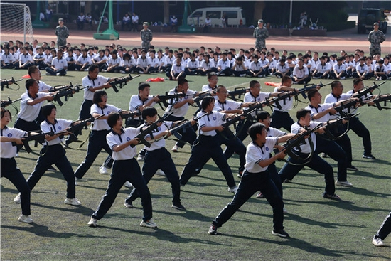 在磨砺中成长,在憧憬中起航!济南一中举行2021级新生军训闭营式