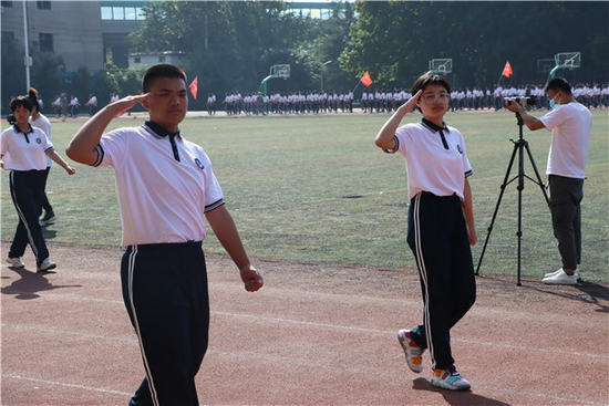 在磨砺中成长在憧憬中起航济南一中举行2021级新生军训闭营式