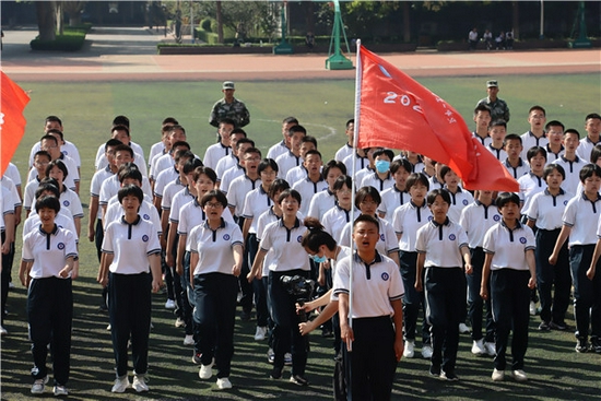 在磨砺中成长在憧憬中起航济南一中举行2021级新生军训闭营式