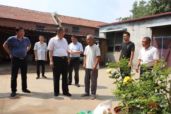 组织部(人事处)部长(处长)祝峰带领机关第一党支部有关同志一行6人