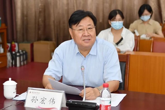 副院长孙宏伟主持开幕式本次会议旨在为中西医学者提供学术交流及互助