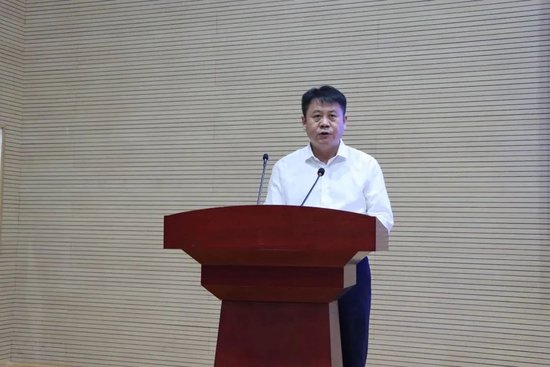 博兴县委书记高志国致辞,滨州职业学院党委委员,副院长王进博代表受助