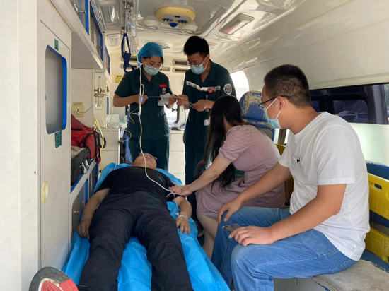 应急演练保安全德州庆云县人民医院急诊科急救站开展中暑应急演练