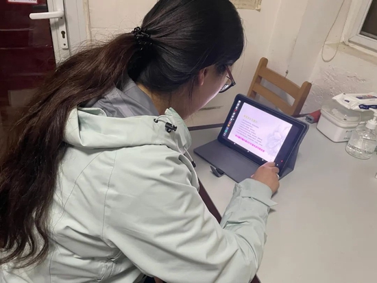 济南三中高一学部副主任孙乔老师线上教学的一天
