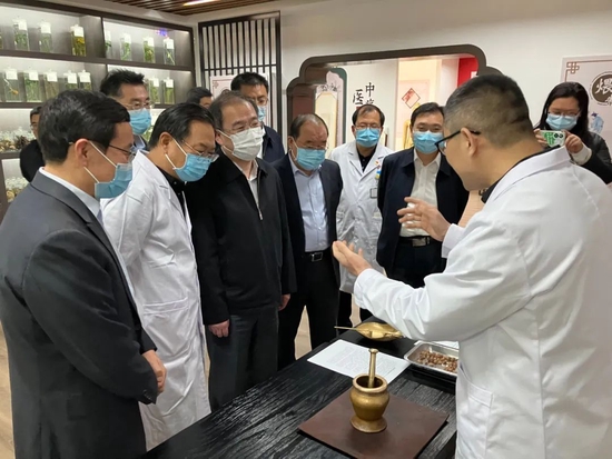 国家中医药博物馆馆长杨荣臣一行来德州市中医院参观指导工作