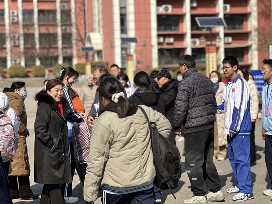 开学季用心点亮新学期济南旅游学校师范校区举行2024年春季学期开学