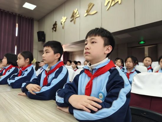 济南市章丘区汇泉小学国防绿点亮开学第一课