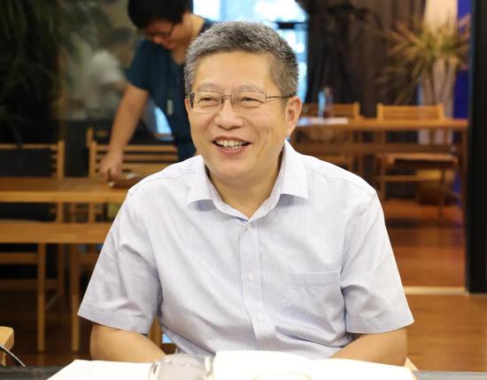 李家良邀请民建企业家做客e盏茶事