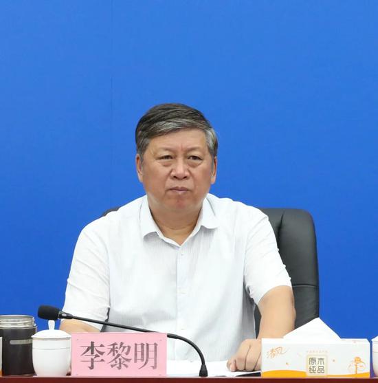 市防指副指挥,水利局长李黎明通报8号台风情况