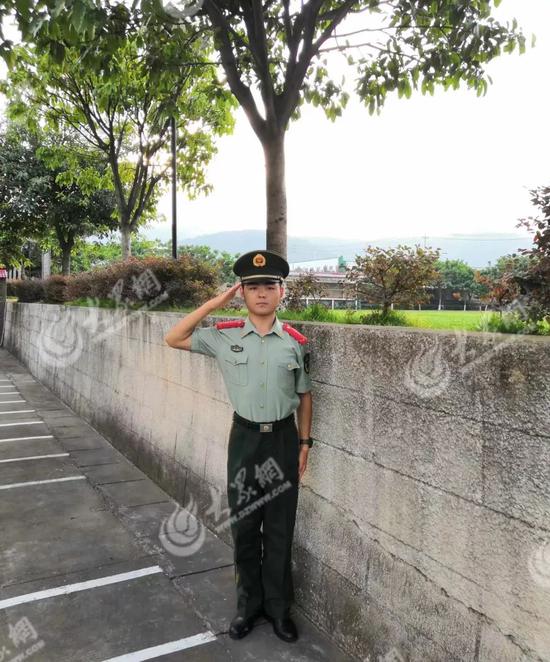 康荣臻生前照片