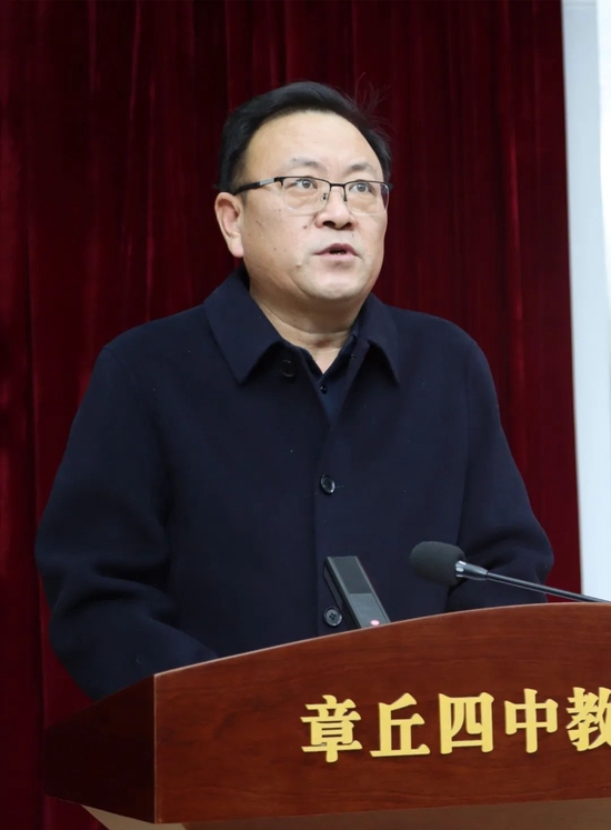 章丘五中教育集团总校长&nbsp; 万传兵