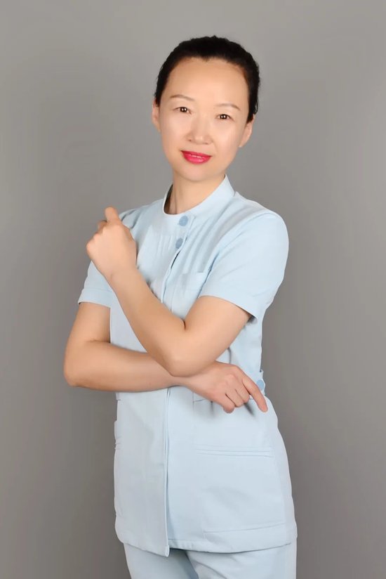 【身边好人】王春霞,赵丽华:泳池旁跪地救人