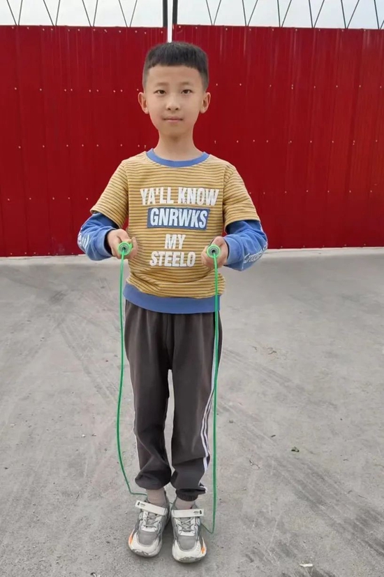 绳彩飞扬健康成长济南市章丘区南曹范小学举行跳绳比赛