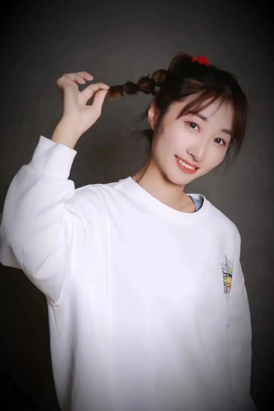 银座幼教最美教师展播池金风做孩子的欣赏者支持者鼓励者