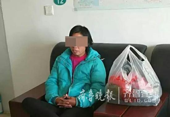 日前,在山东平度和重庆两地警方的接力救助下,在外流浪了20年的智 