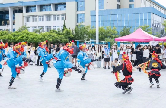 图9:非遗进校园活动
