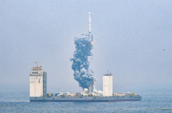 我国首次固体运载火箭海上发射 来源:新华社 摄影:朱峥