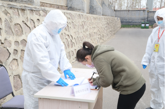 【大众网·海报新闻】青工院的守望者:爱国爱校卫生活动与入校演练联合进行!我们等你“回家”!