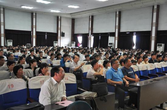 山东财经大学赴鄄城一中举办高考宣讲交流会助力2019考生家长志愿填报