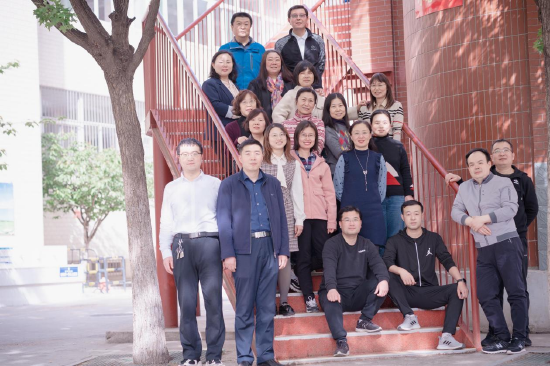 济南舜耕中学全体数学组老师愿意做这一束光,让学生感受到温暖与能量