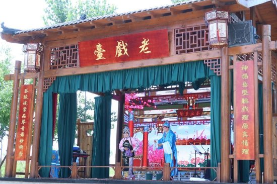 图:老戏台上又唱起老扬琴