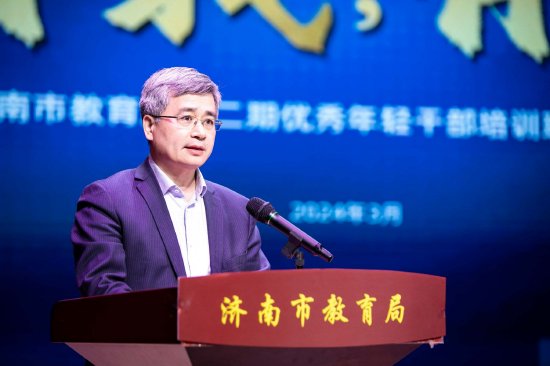 山东省政协常委,农业与农村委员会副主任,齐鲁师范学院副校长张兆明