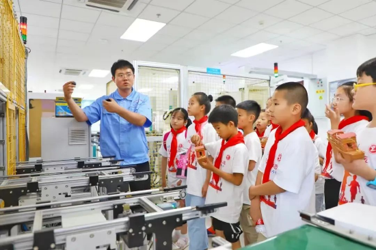 图4:组织科技赋能未来“我是小工匠”技能体验夏令营