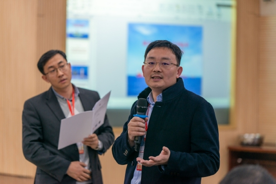 王志远教授回答提问 夏煜翔摄