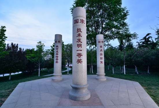 学校科技、教学和平台建设成绩斐然