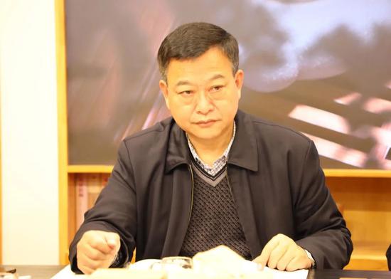 中院党组书记,院长李军出席座谈会听取意见建议