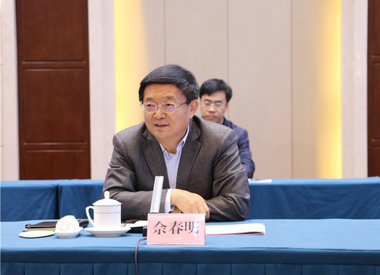 国网山东省电力公司副总经理董京营代表双方签署了战略合作框架协议