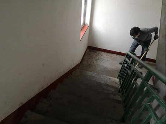 【大众网·海报新闻】青工院的守望者:爱国爱校卫生活动与入校演练联合进行!我们等你“回家”!