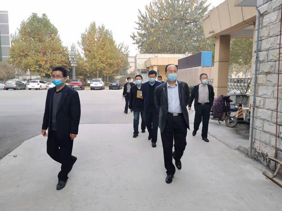 鄄城县第一中学校领导下沉一线检查督导安全工作——走进实验分校