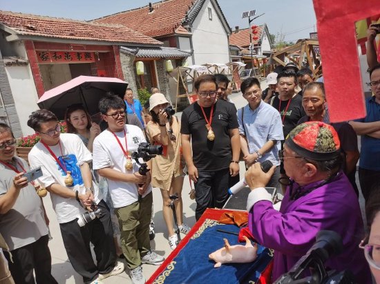 图：老街长巷中非遗换发新活力