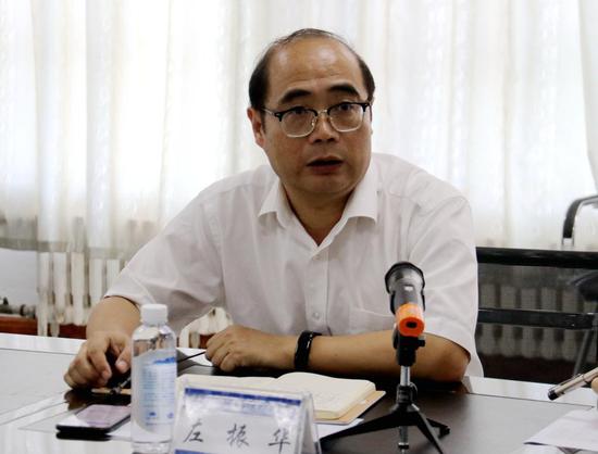 左振华讲话左振华在讲话中要求各有关部门,单位,要做好线上与线下相