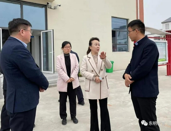 市委统战部副部长郭慧到东明县菜园集镇一号村台开展调研活动