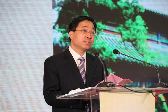 邹城市委副书记,市长谢成海发表演讲