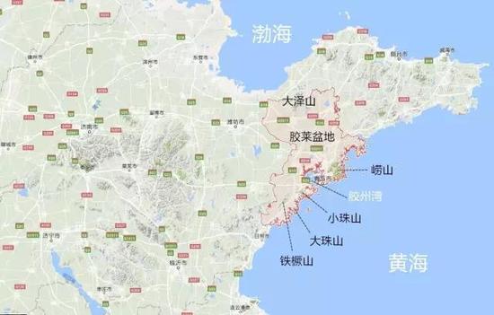 (点击放大查看,青岛在山东半岛的位置及地形示意图,红线区域内为目前