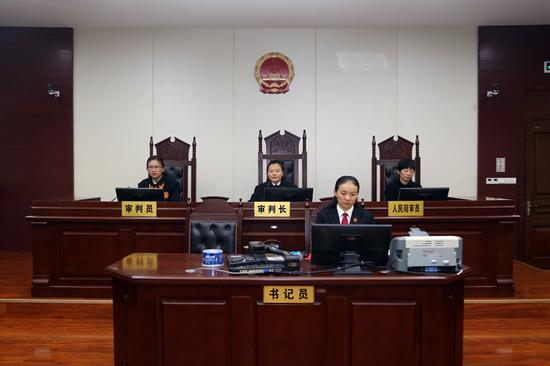 淄川法院刑事速裁审判团队正在庭审
