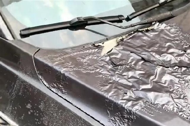 男子轎車停路邊被潑腐蝕性液體致嚴重脫漆，警方介入