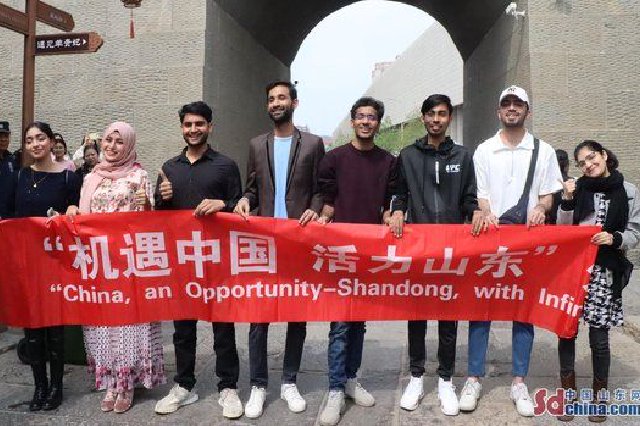 我在煙臺過五一|“機遇中國 活力山東”外國友人走進煙臺所城