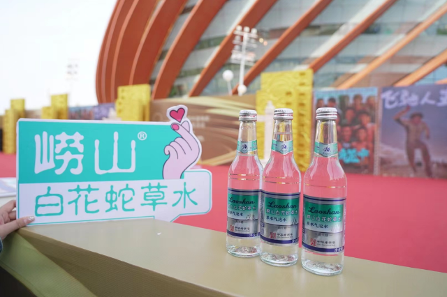 "青岛神水"出圈记！华表奖现场竟被这瓶水抢了C位？