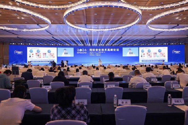 当AI学会挖漏洞：攻防对抗进入“分钟级”！九位“最强大脑”