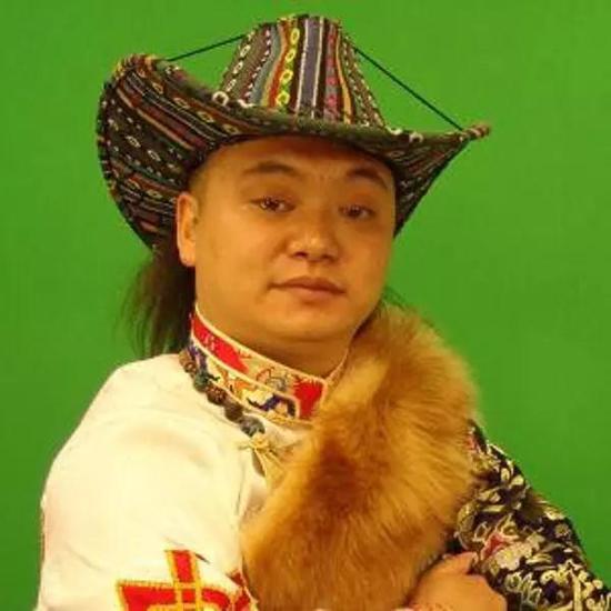 星光大道周冠军扎西多吉入驻石门坊狂欢季