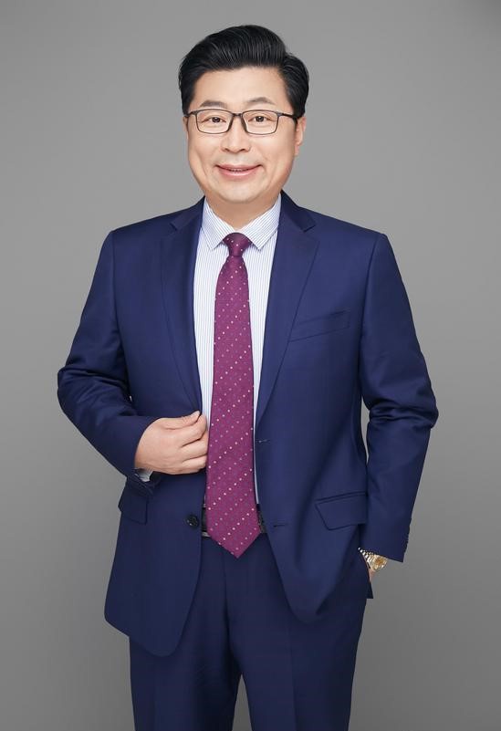 胡常龙,山东大学法学院教授,山东大学刑事司法与刑事政策研究中心主任、山东省律师协会刑事诉讼专业委员会主任、北京市观韬(济南)律师事务所名誉主任,著名刑事辩护律师。
