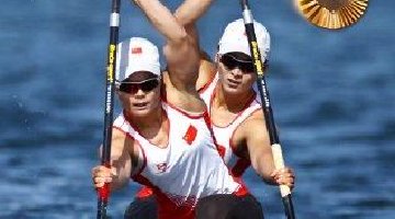 “诗雅”组合成功卫冕女子双人划艇500米冠军